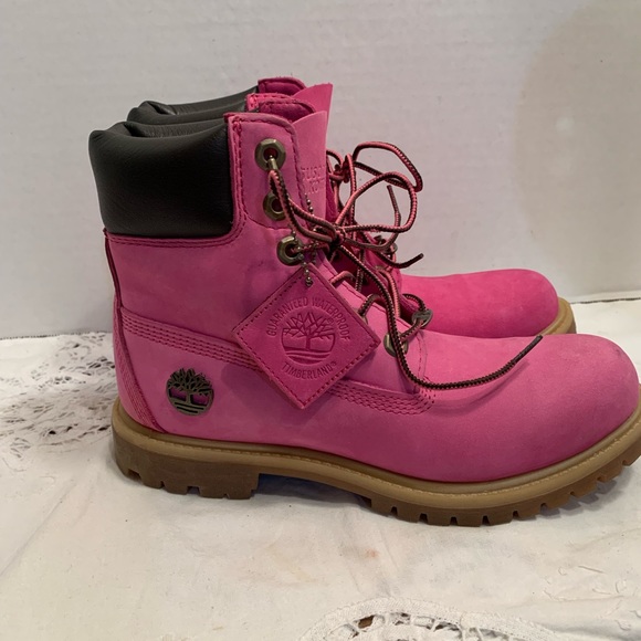 Timberland Susan Komen boots Like new. Size 6.5